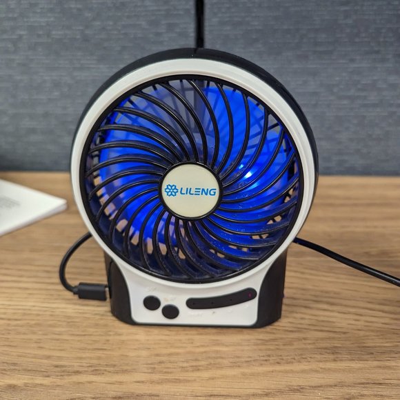 Mini USB Desk Fan - Picture 3 of 4